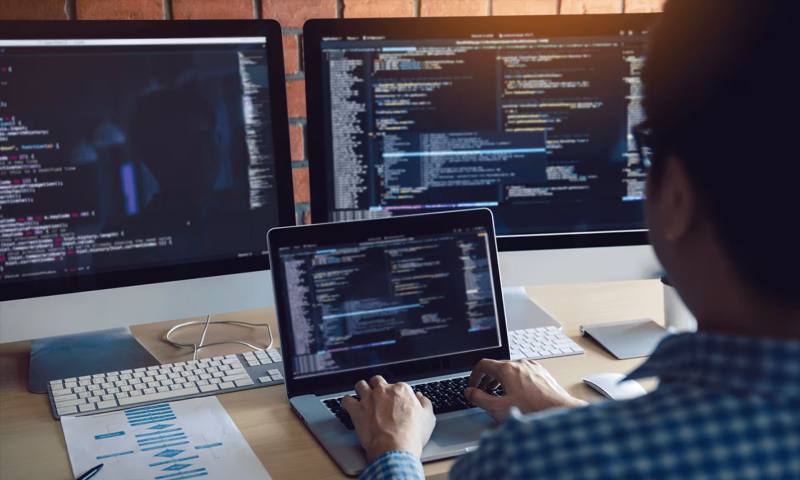 数据科学选型：R与Python如何赋能贺州网站建设？